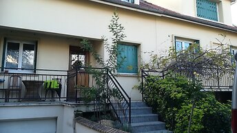 Chambre dans une maison pleine de vie