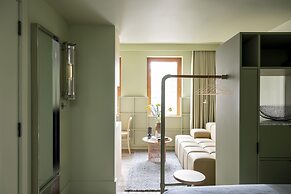 Locke At Broken Wharf