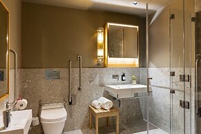 Locke At Broken Wharf