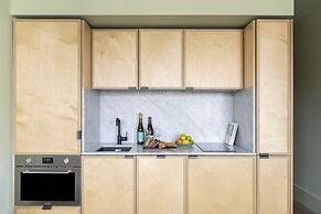 Locke At Broken Wharf