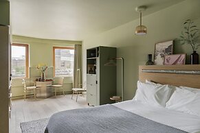 Locke At Broken Wharf