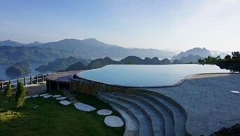 Ba Khan Village Resort