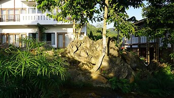 Ba Khan Village Resort