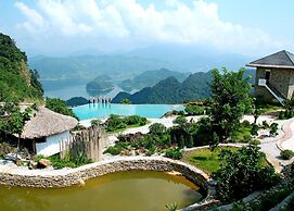 Ba Khan Village Resort