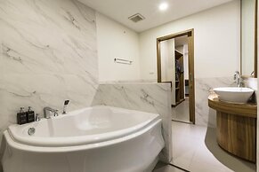 Canalis Suvarnabhumi Airport Hotel