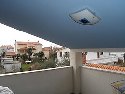 Easeful Pifar Apartment great location