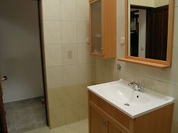 Easeful Pifar Apartment great location