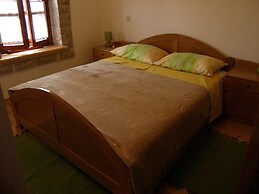 Easeful Pifar Apartment great location