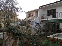 Easeful Pifar Apartment great location