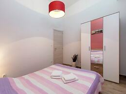 Pleasant Oriana Apartment near Sea