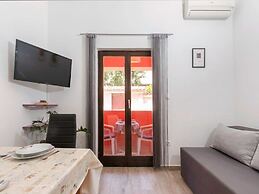 Pleasant Oriana Apartment near Sea