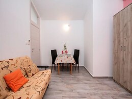 Pleasant Oriana Apartment near Sea