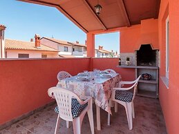 Pleasant Oriana Apartment near Sea