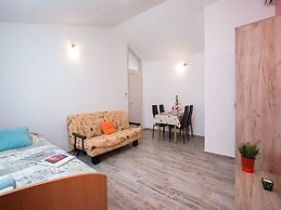 Pleasant Oriana Apartment near Sea