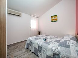 Pleasant Oriana Apartment near Sea