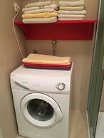 Gorgeous Biserka Apartment near the sea