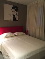 Gorgeous Biserka Apartment near the sea