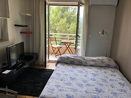 Gorgeous Biserka Apartment near the sea