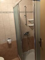 Gorgeous Biserka Apartment near the sea