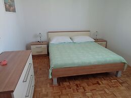 Gorgeous Tone Apartment