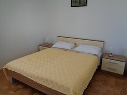 Gorgeous Tone Apartment