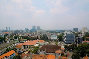 Tranquil Studio Apartment at Menteng Park