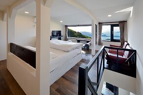 Windsor's Sunlight Han-Guan