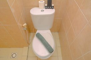 Green Bay Pluit Studio Apartment with 2 Single Beds