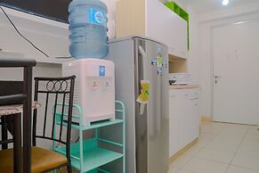 Green Bay Pluit Studio Apartment with 2 Single Beds