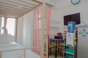 Green Bay Pluit Studio Apartment with 2 Single Beds