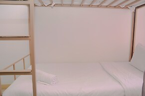 Green Bay Pluit Studio Apartment with 2 Single Beds