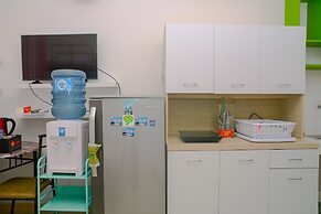 Green Bay Pluit Studio Apartment with 2 Single Beds