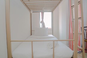 Green Bay Pluit Studio Apartment with 2 Single Beds