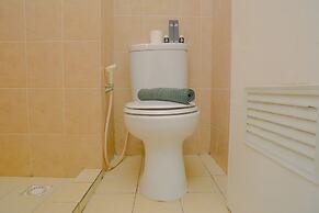 Green Bay Pluit Studio Apartment with 2 Single Beds