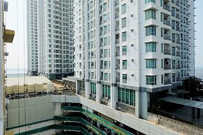 Sea View Studio Apartment at Green Bay Pluit