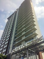 Spacious Studio Room at Capitol Suites Apartment