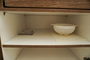 Exclusive 1BR Ciputra International Apartment