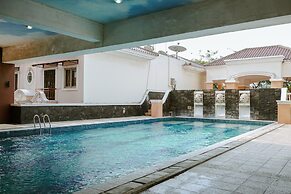 2BR at City Resort Apartment near Airport Soetta