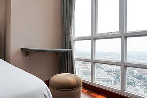 Fabulous 2BR Lucky Tower Apartment