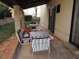 Nice and Cozy Apartment Ferry in Medulin