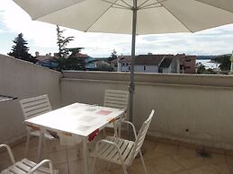 Nice and Cozy Apartment Ferry in Medulin