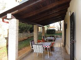 Nice and Cozy Apartment Ferry in Medulin