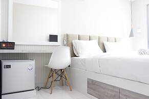 Gorgeous Studio at Mekarwangi Square Apartment with Mountain View