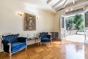 Aerides 3 Luxury Suites