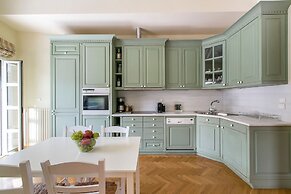 Aerides 3 Luxury Suites