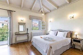 Aerides 3 Luxury Suites