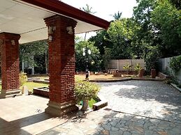 The Crown Hotel Dambulla