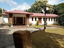 The Crown Hotel Dambulla