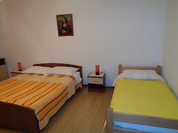 Apartments Ivica - Quiet Street