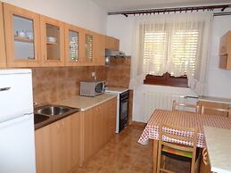 Apartments Ivica - Quiet Street